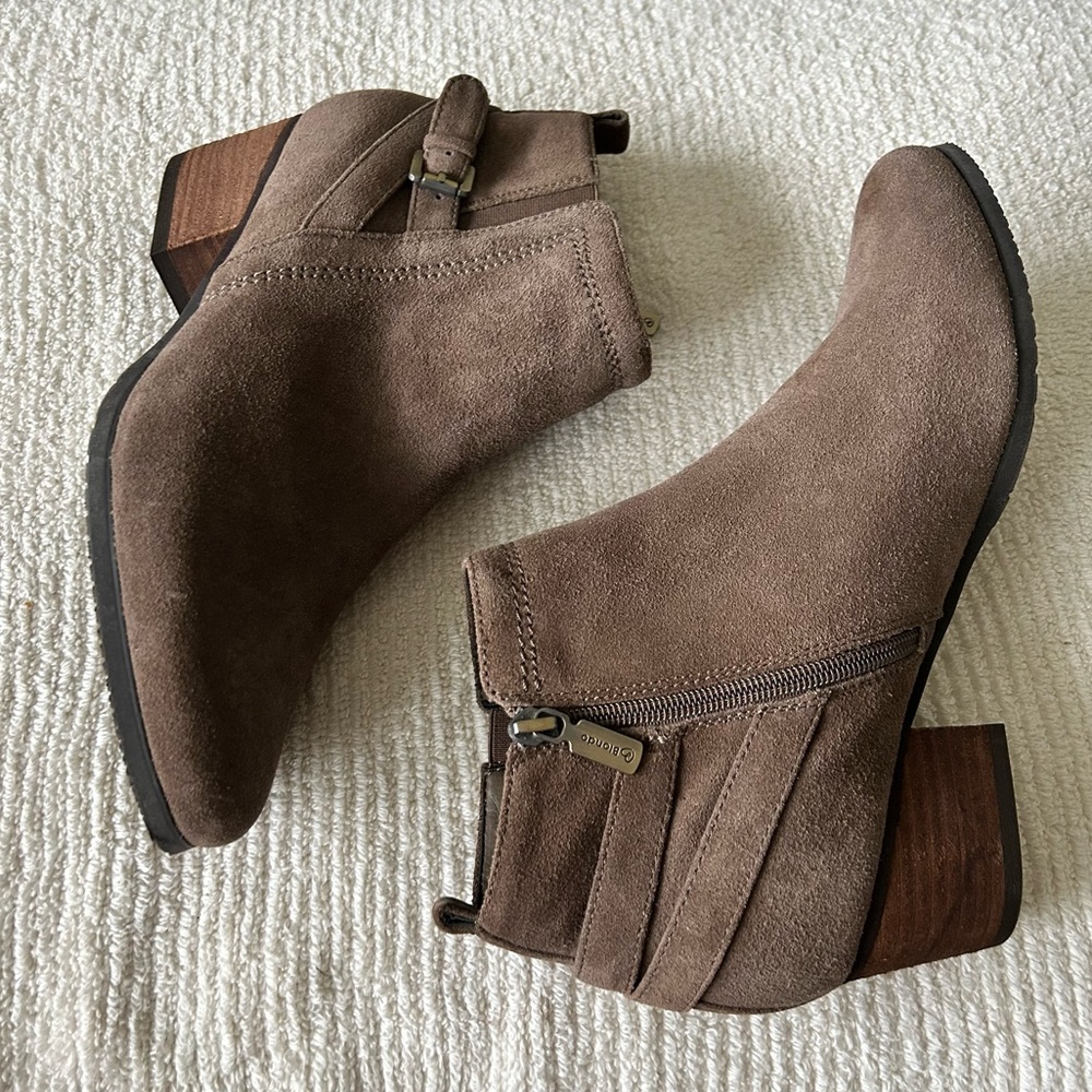 Blondo Idra Ankle Boots Taupe Waterproof Stacked Heel Side Zip Buckle Detail 10